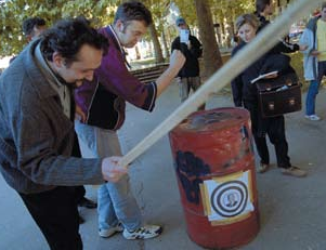 برميل عليه صورة ميلوسوفيتش