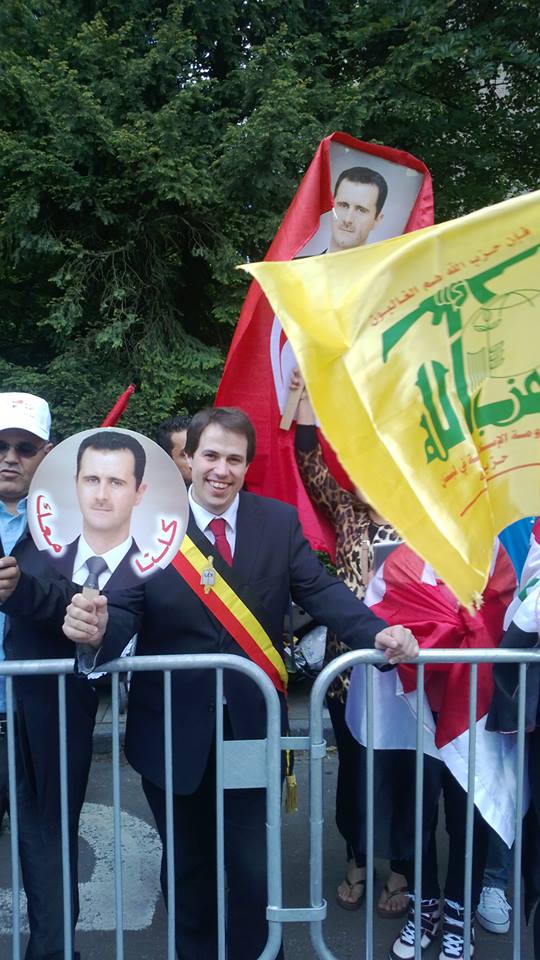 النائب لوران لوي في تجمع مناهض لإسرائيل أمام سفارتها في بروكسل