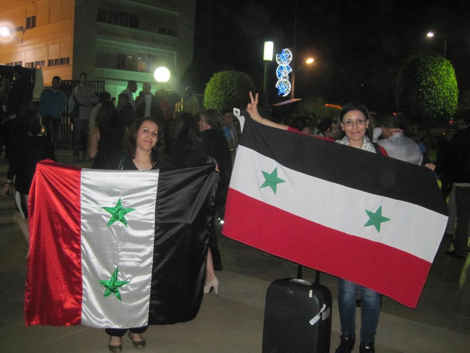 العلم السوري في تجمع للجمعية المغربية لحقوق الإنسان في الرباط، 20 نيسان 2013