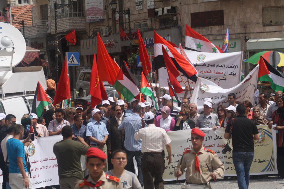 مسيرة عيد العمال في رام الله بفلسطين ترفع العلم السوري 1 أيار 2013